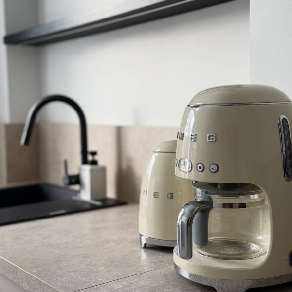 czajnik-smeg-w-kuchni-studio-gdanska