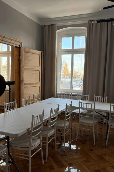 pokoj-biurowy-gdansk-studio-stol-konferencyjny