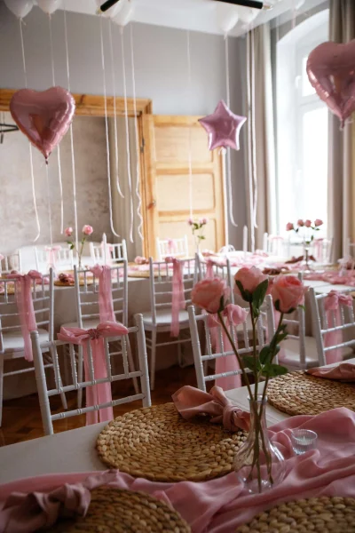 pokoj-eventowy-rozowy-styl-na-wynajem