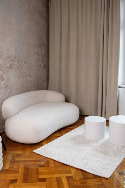 pokoj-fotograficzny-gdansk-biala-kanapa-aesthetic