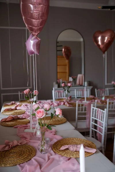 rozowe-dekoracje-na-event-pokoj-na-wynajem-gdanska145studio